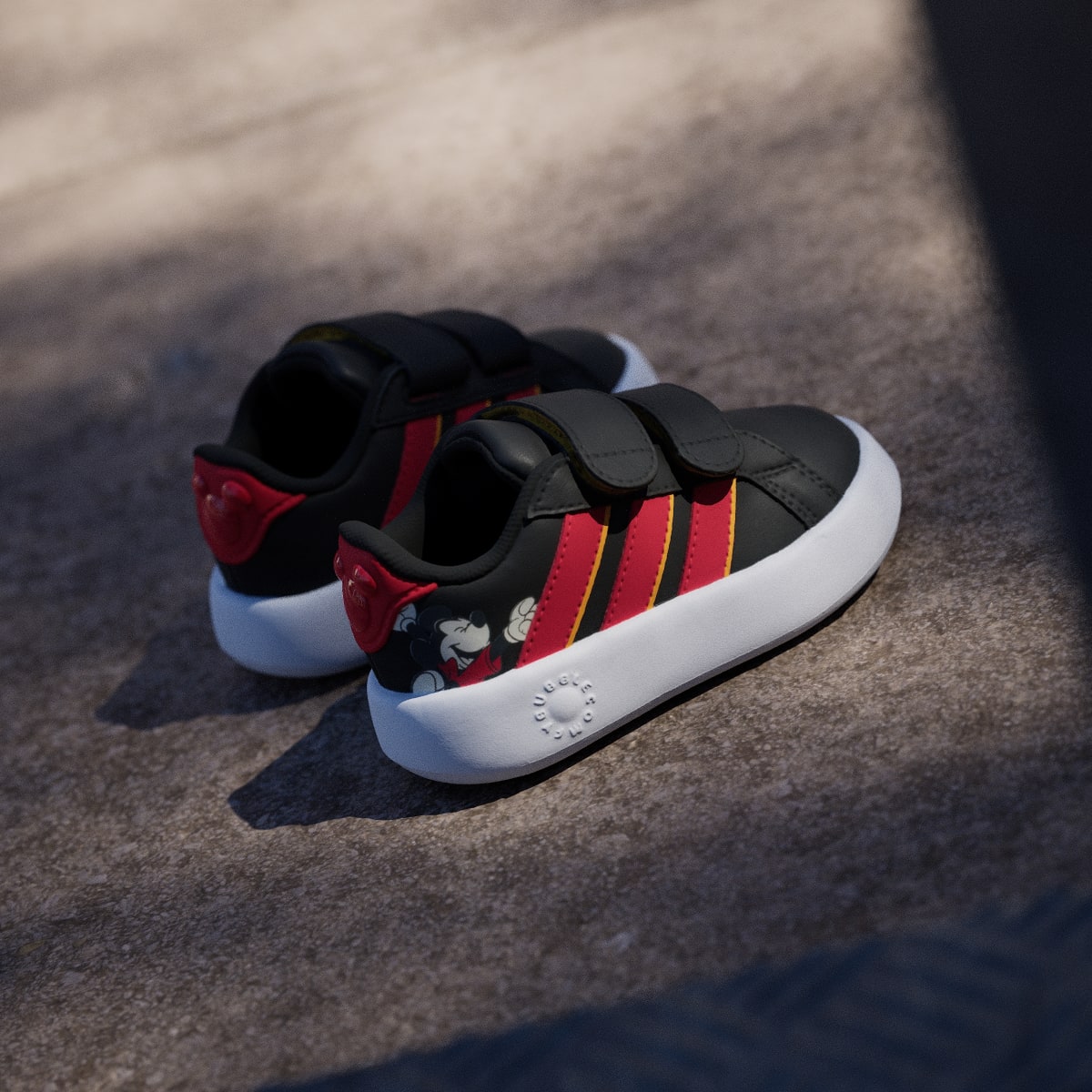 Tenis casuales para niños color negro y amarillo - vista 5