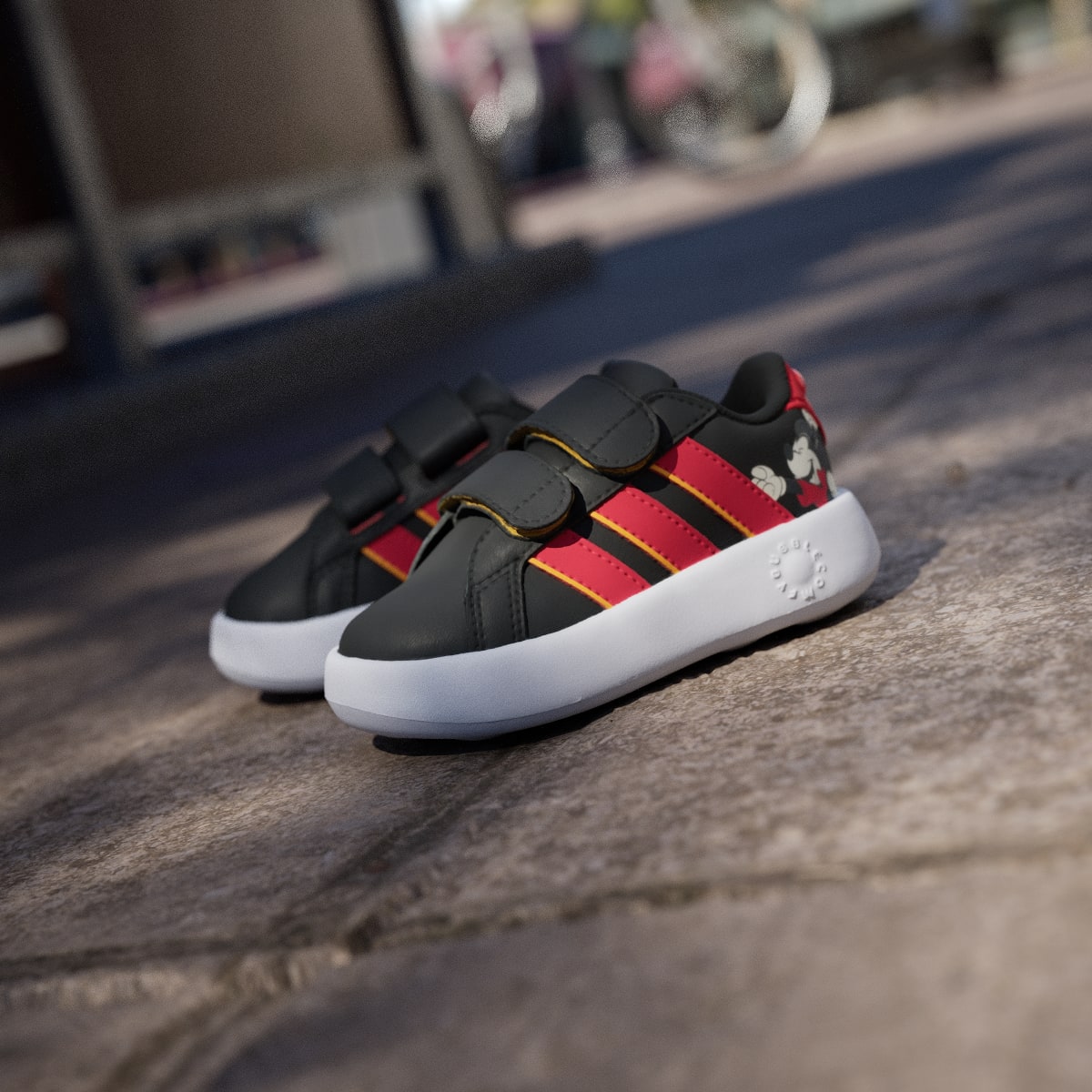 Tenis casuales para niños color negro y amarillo - vista 7