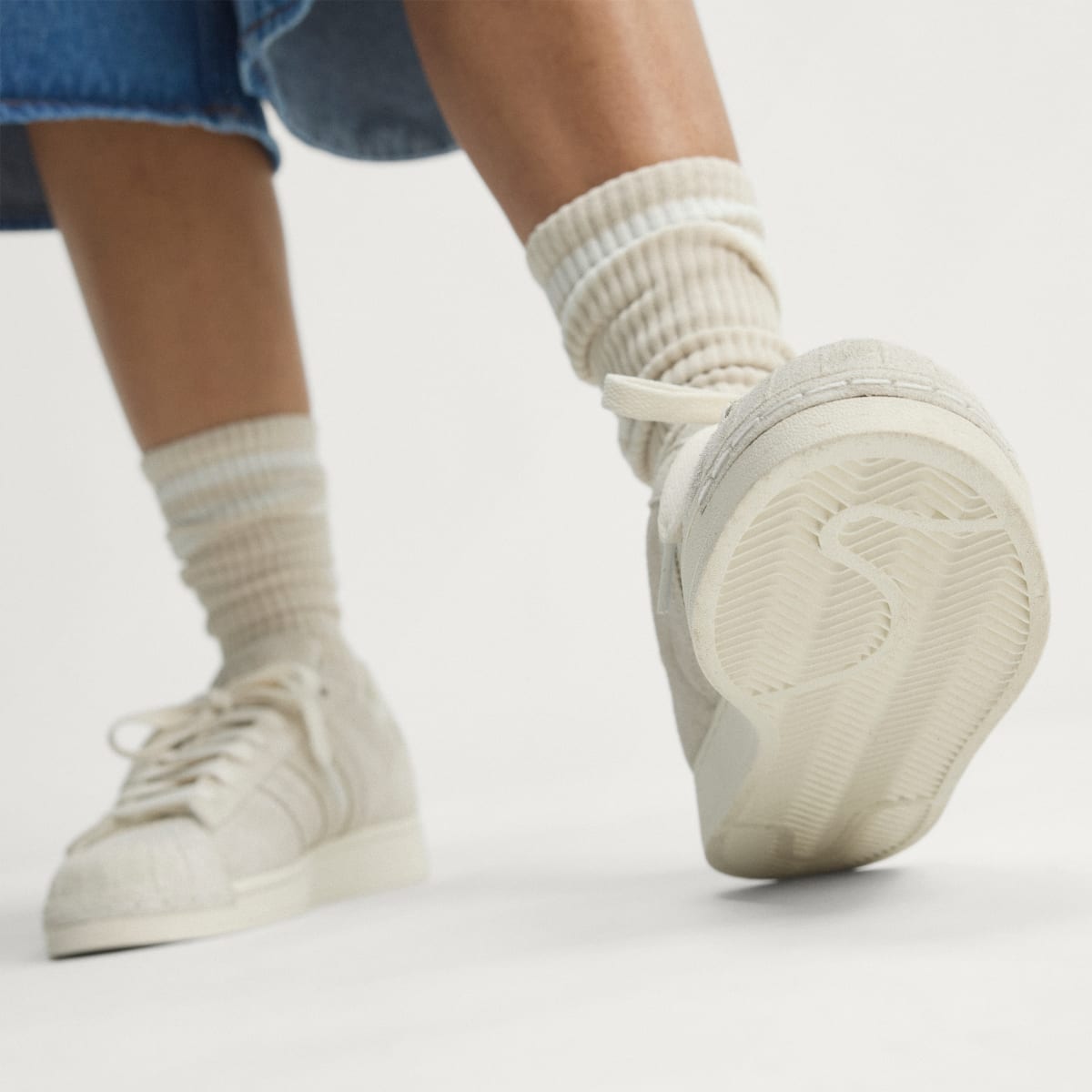 Tenis casuales para mujer color blanco y gris - vista 1