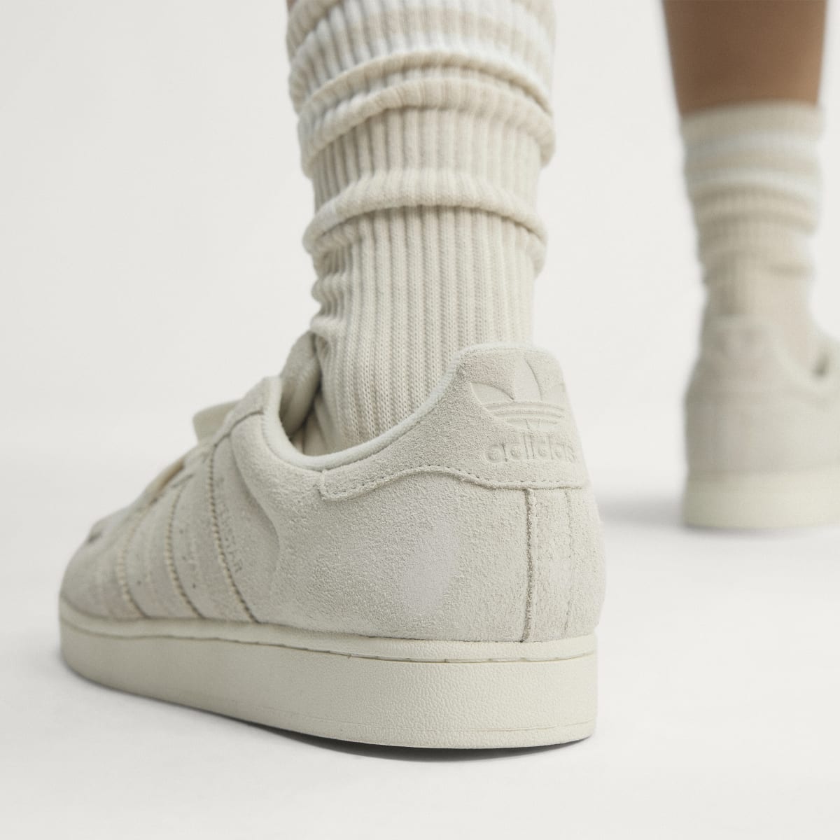 Tenis casuales para mujer color blanco y gris - vista 5