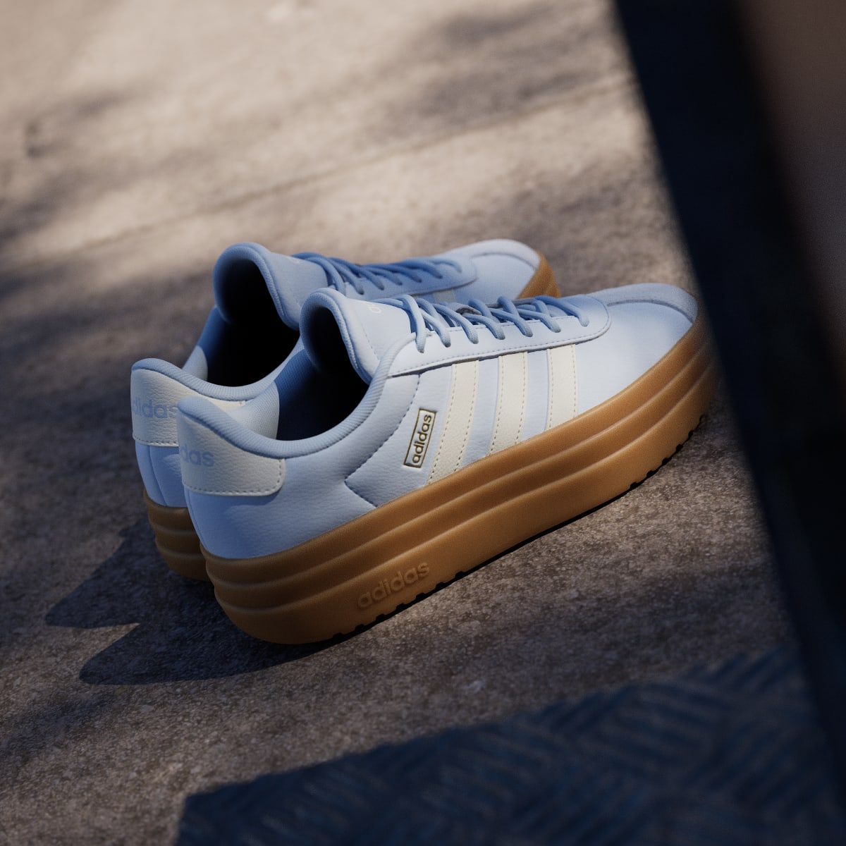 Tenis casuales para mujer color blanco y dorado - vista 5