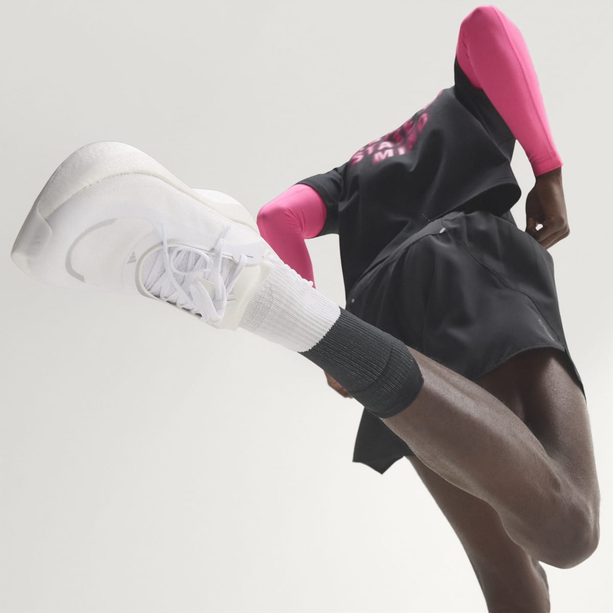 Tenis de running para hombre color blanco y plateado - vista 2
