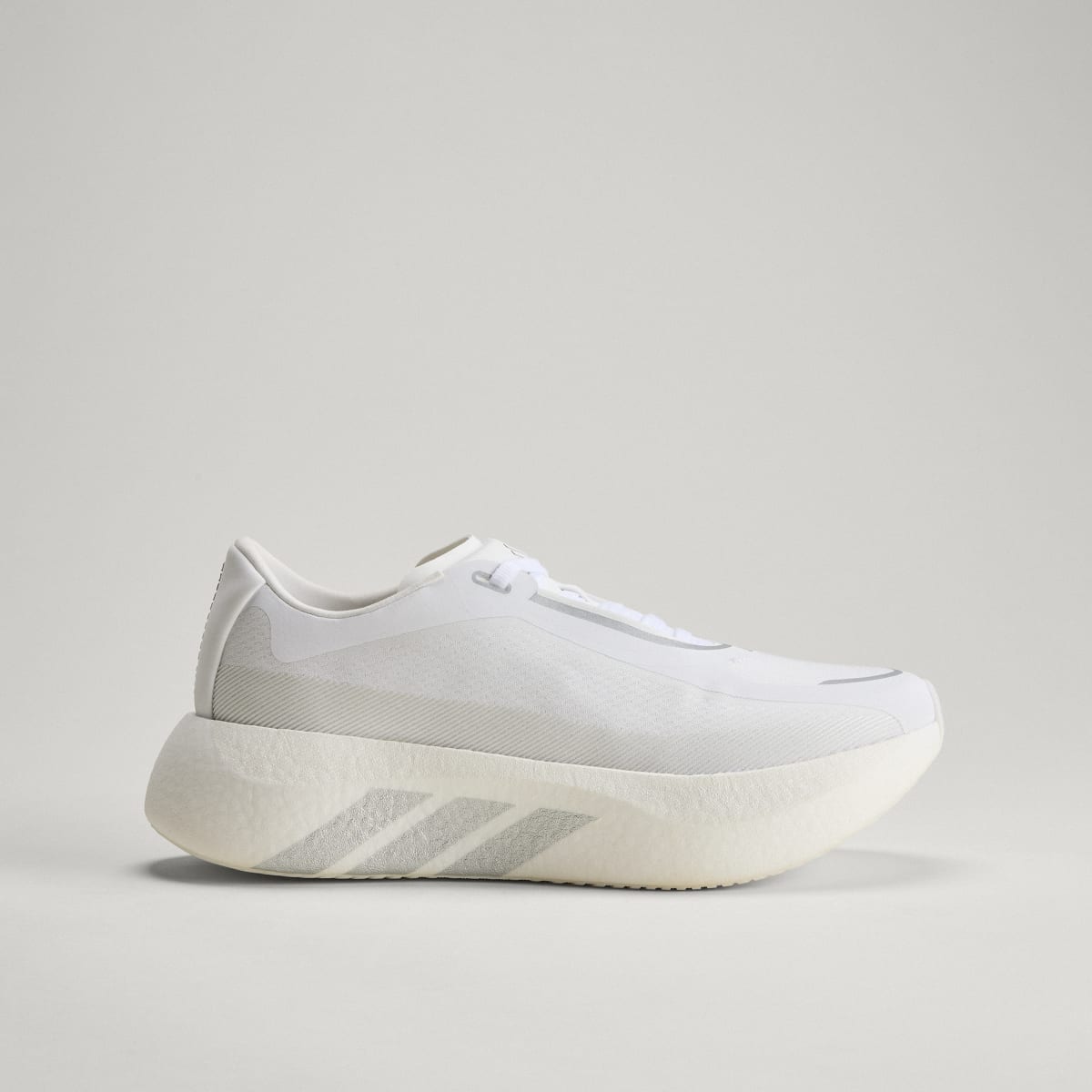 Tenis de running para hombre color blanco y plateado - vista 3