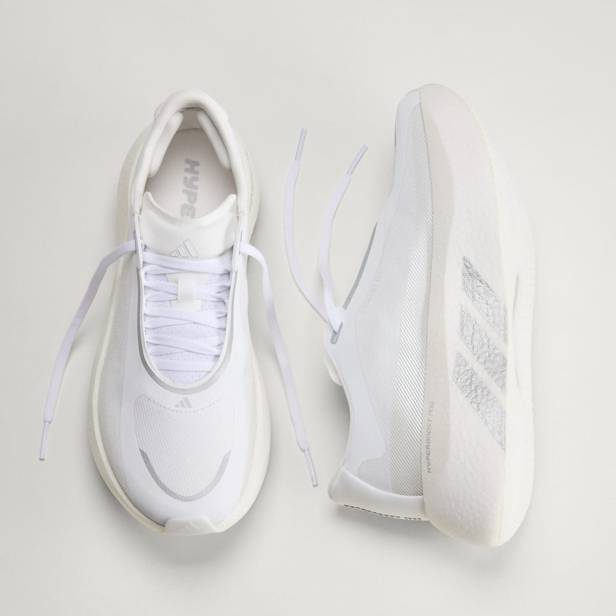 Tenis de running para hombre color blanco y plateado - vista 4