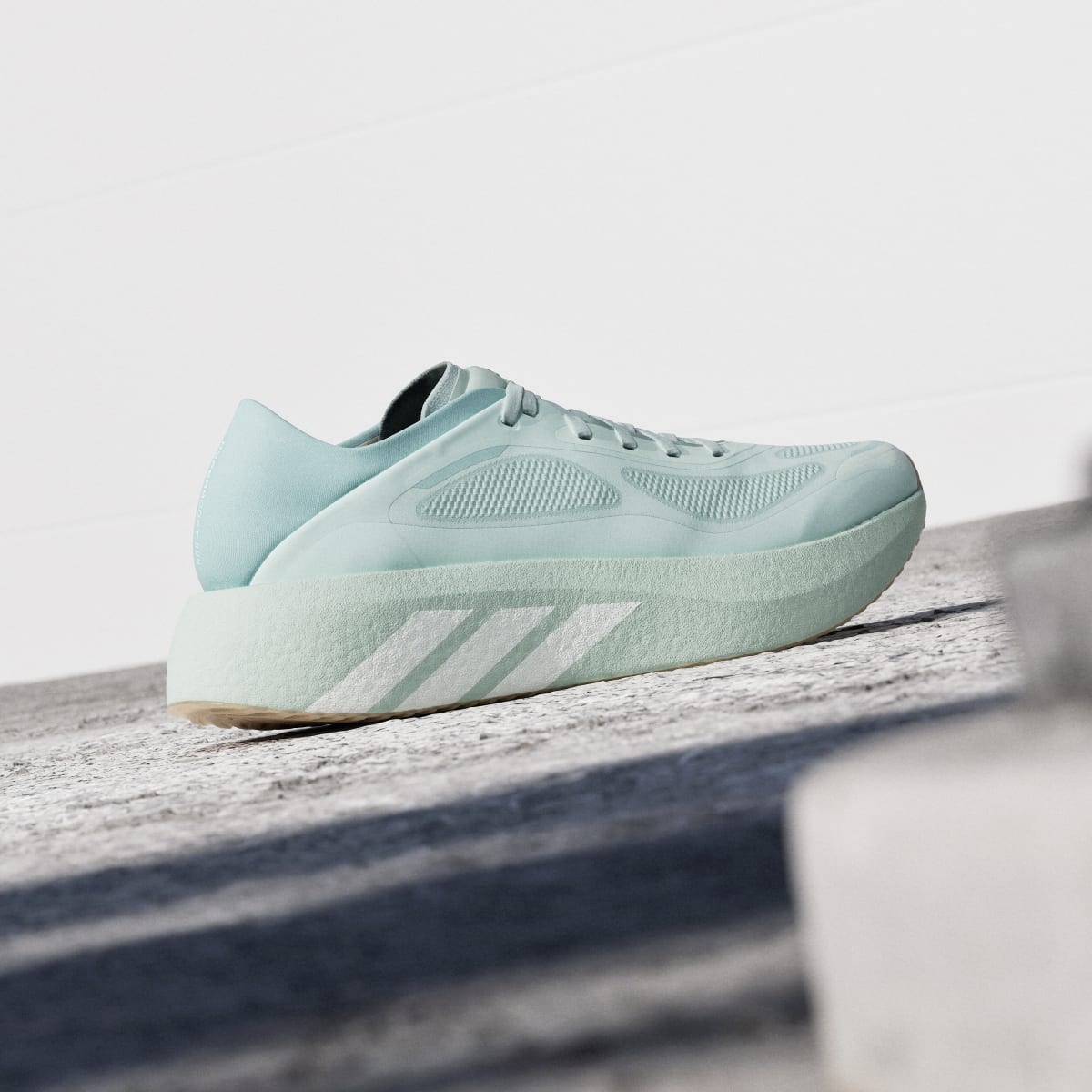 Tenis de running para mujer color verde y blanco - vista 2