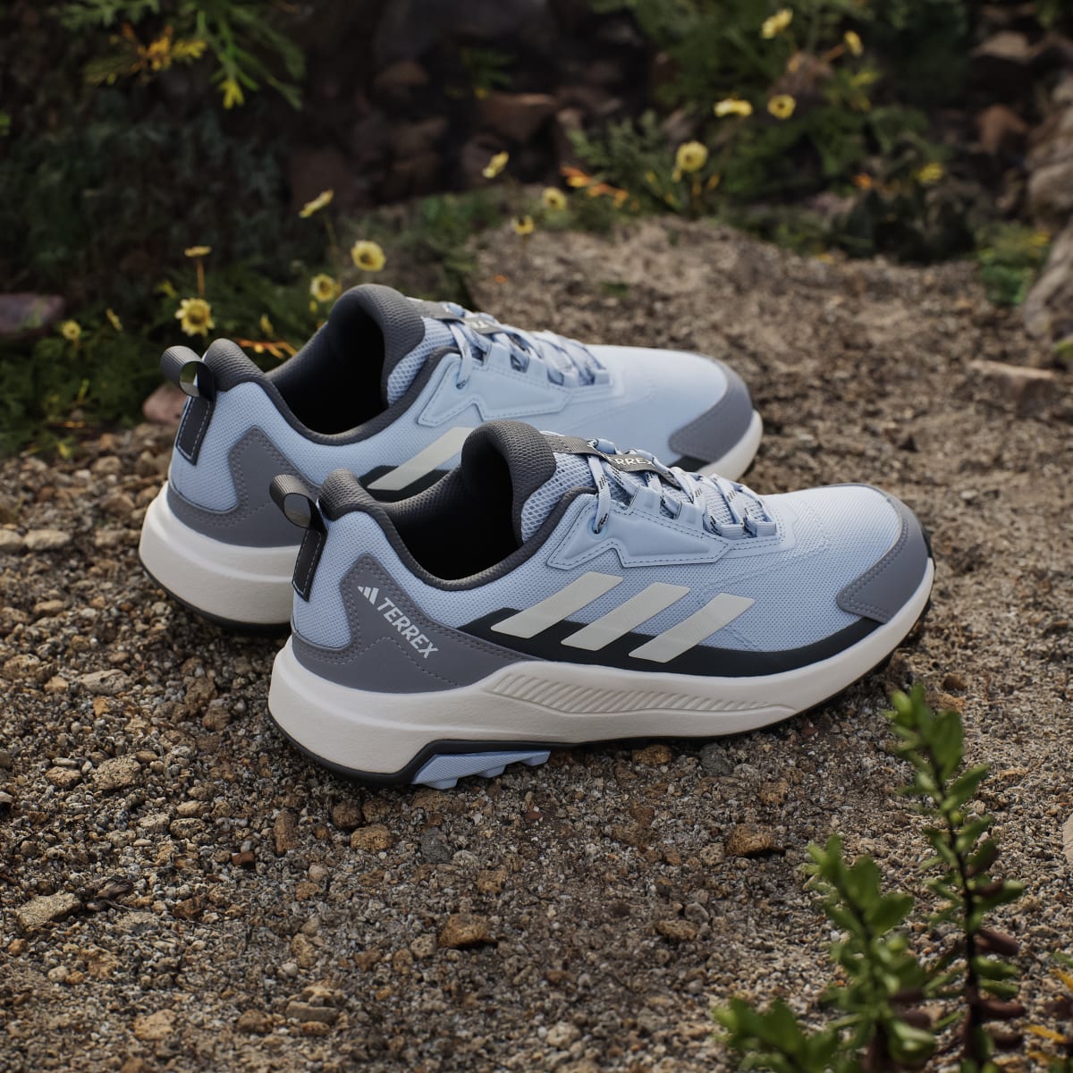 Tenis de senderismo para mujer color azul y blanco - vista 5