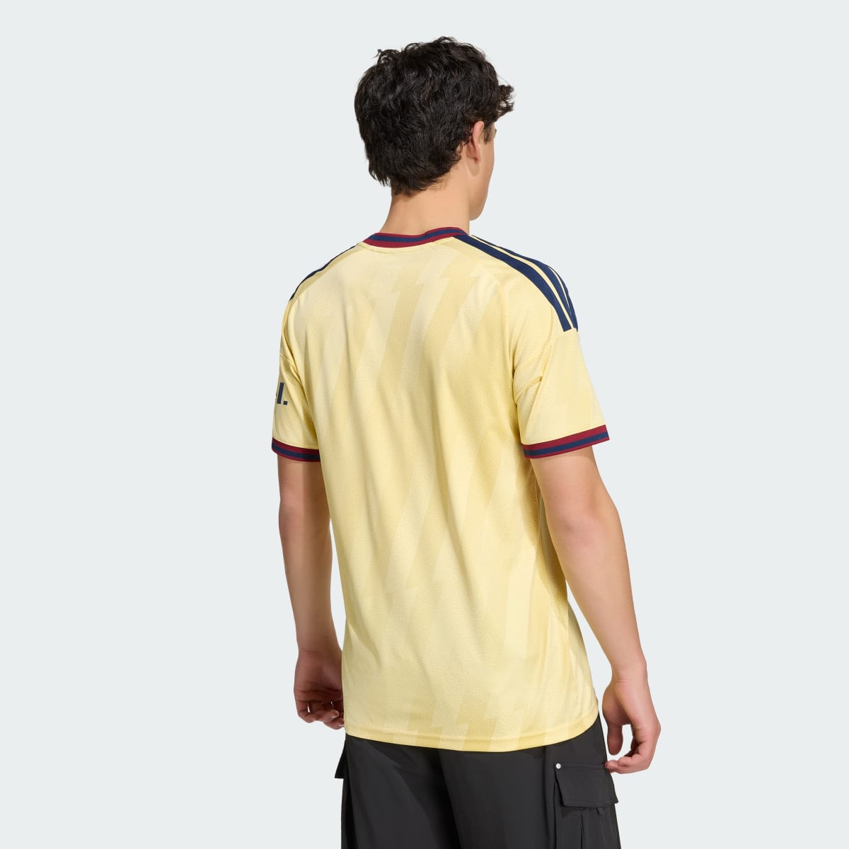 Camiseta deportiva para hombre color amarillo - vista 3