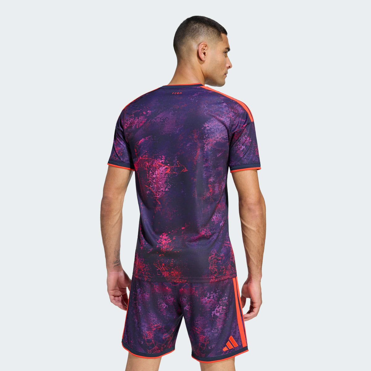 Camiseta deportiva para hombre color tono neutro - vista 3