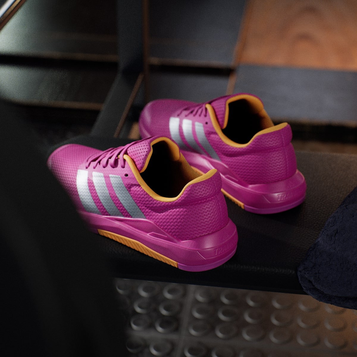 Tenis de entrenamiento para mujer color plateado - vista 5