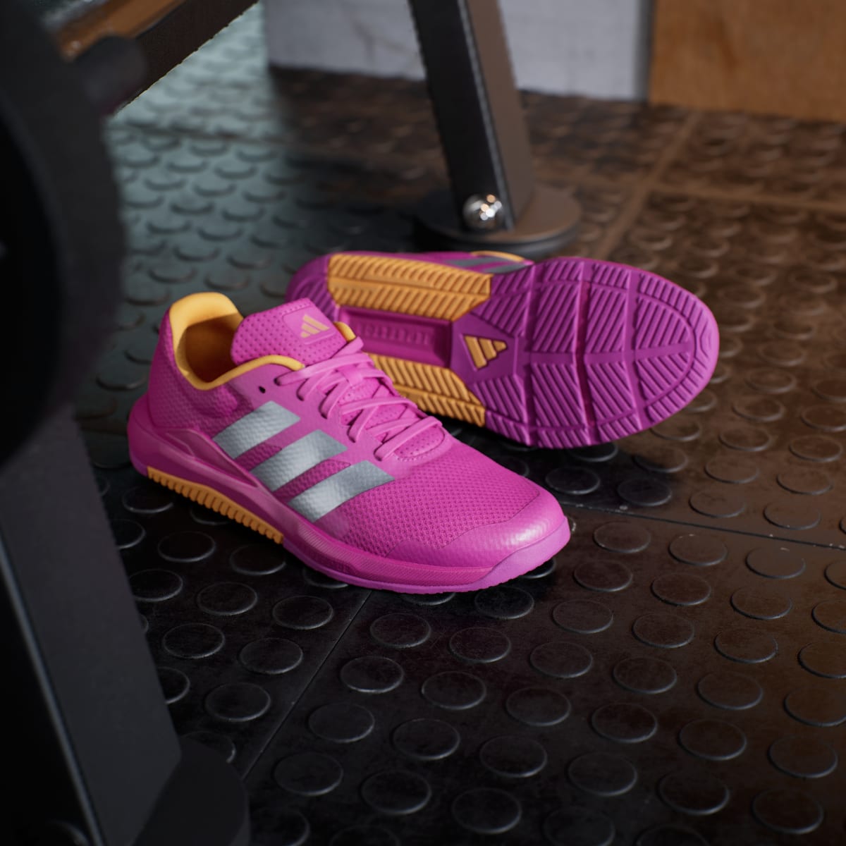 Tenis de entrenamiento para mujer color plateado - vista 7