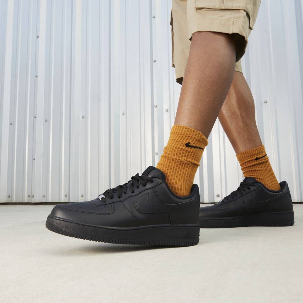 Tenis casual para hombre en negro · CW2288-001 - vista 2