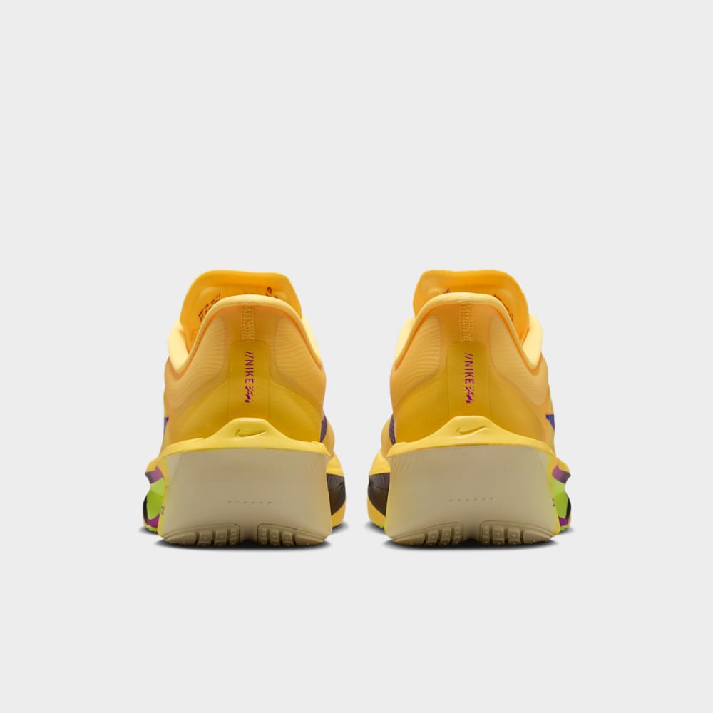 Tenis para correr para hombre en amarillo · FN8454-800 - vista 6
