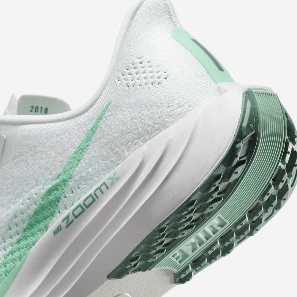 Tenis para correr para mujer en blanco · FQ7261-103 - vista 8