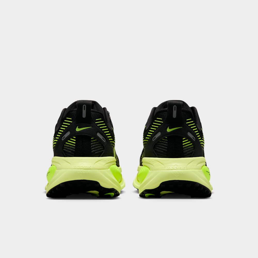 Tenis para correr para mujer en negro · HM6804-008 - vista 6