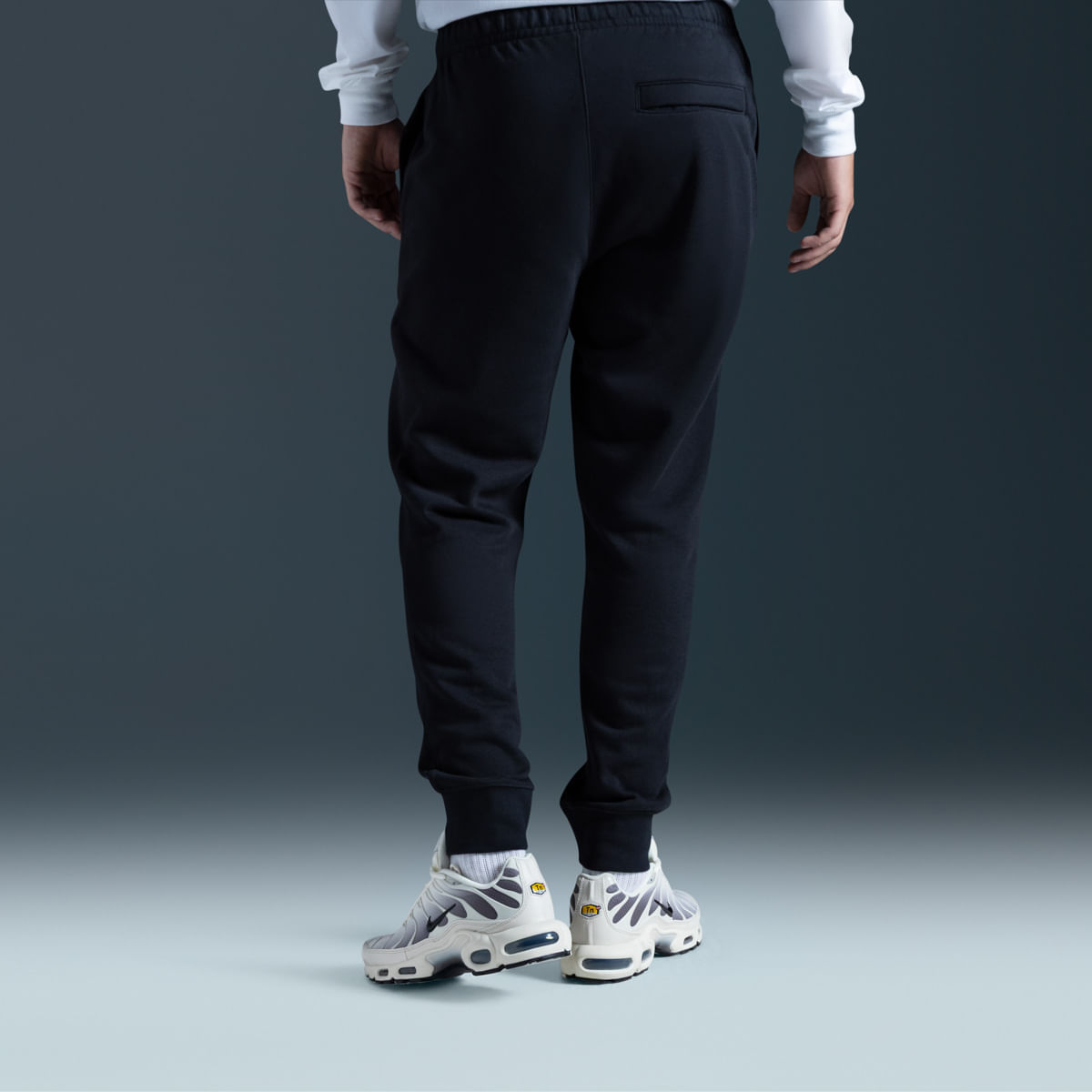 Pantalones y Joggers casual para hombre en negro · HV3907-010 - vista 3