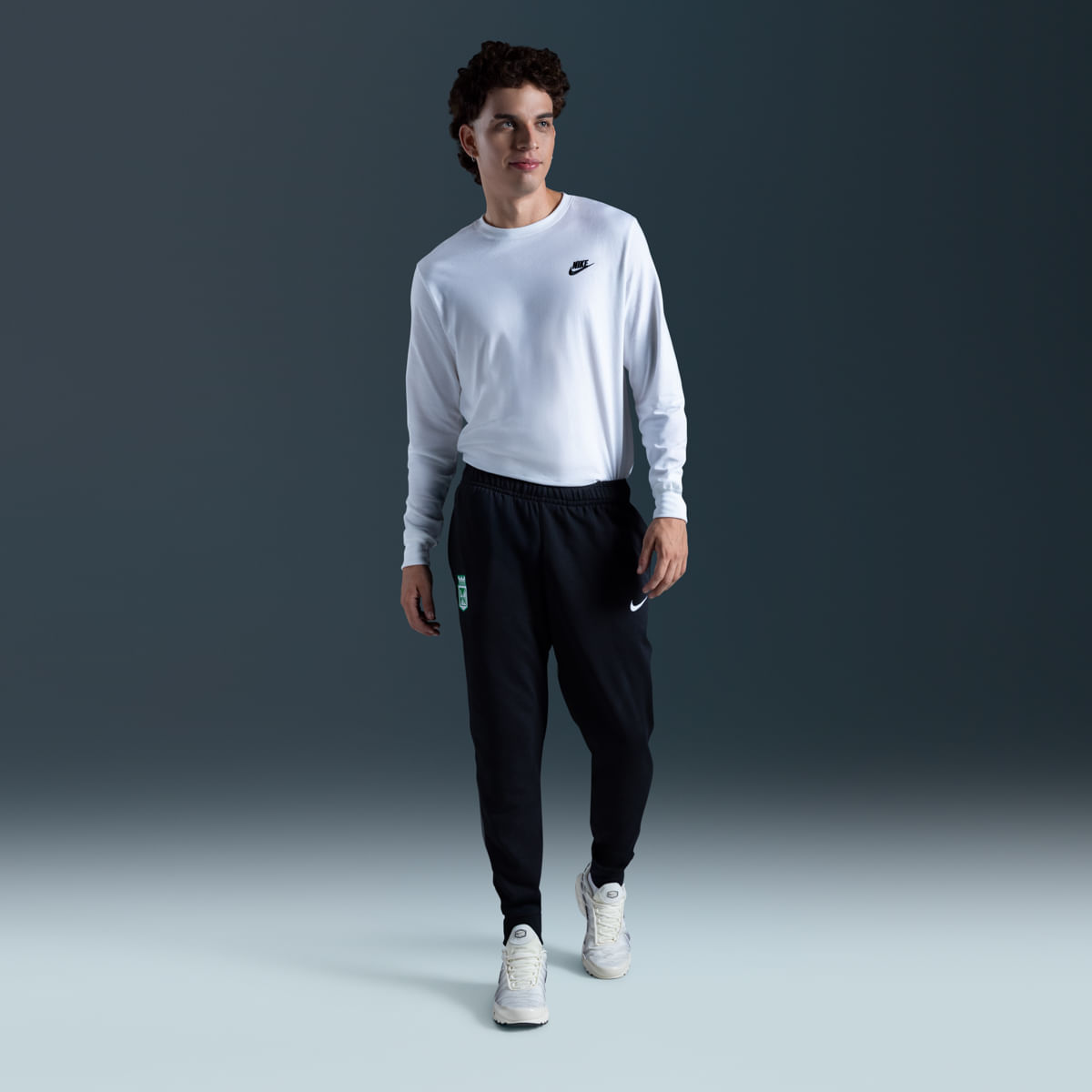 Pantalones y Joggers casual para hombre en negro · HV3907-010 - vista 6