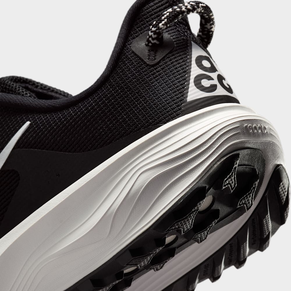 Tenis para correr para mujer en negro · HV8121-001 - vista 8