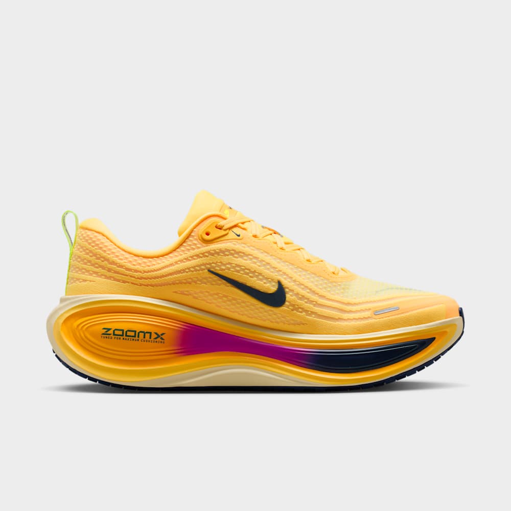 Tenis para correr para hombre en amarillo · HV8150-802 - vista 3