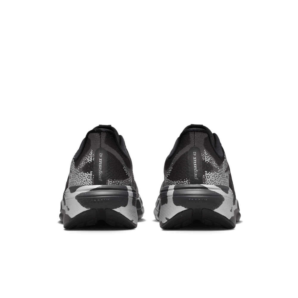 Tenis para correr para hombre en negro · IQ3928-001 - vista 6
