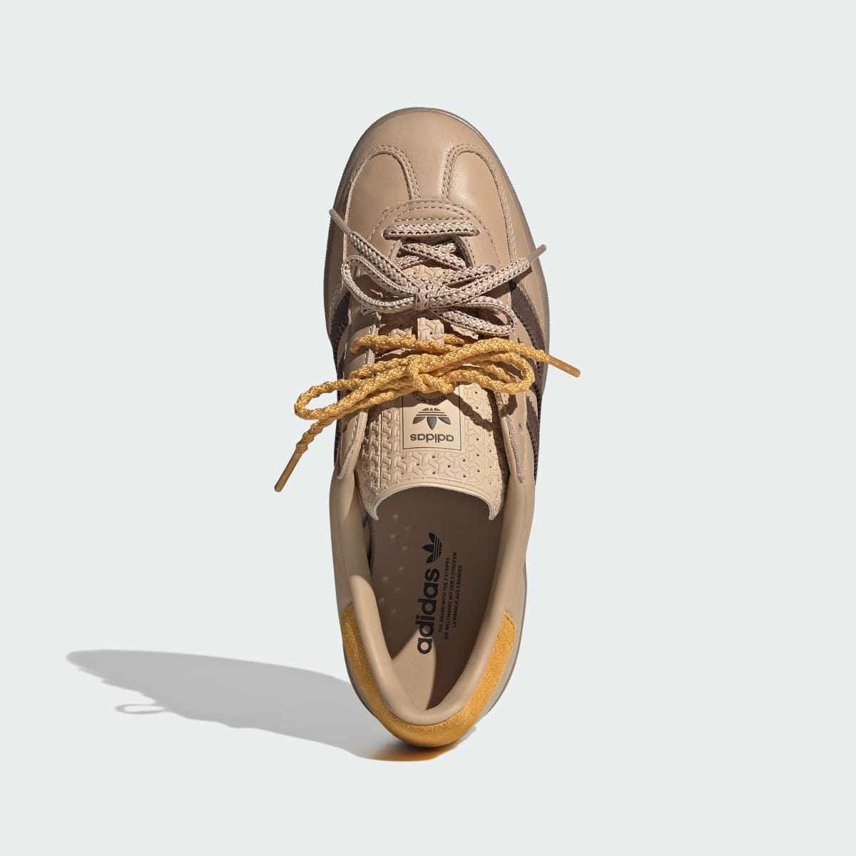 Tenis casuales para mujer color beige y café - vista 4