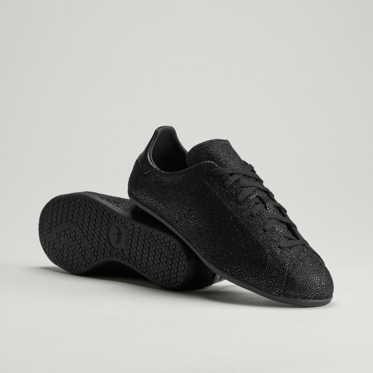 Tenis casuales para mujer color negro y gris - vista 1