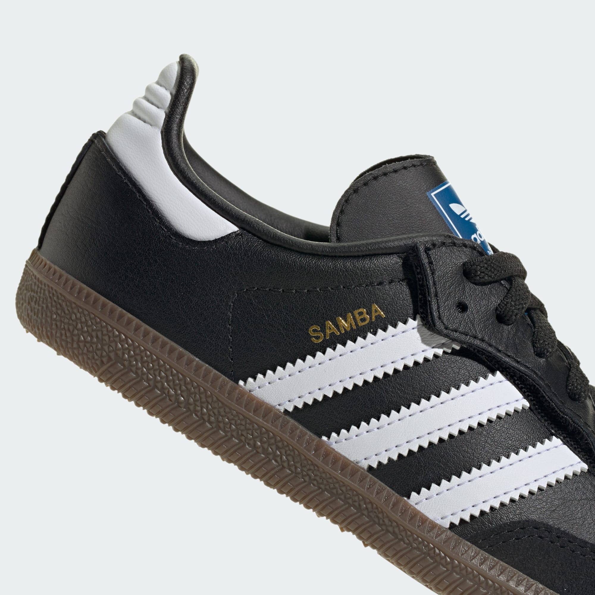삼바 OG 컴포트 클로저 - Core Black / Cloud White / Gum