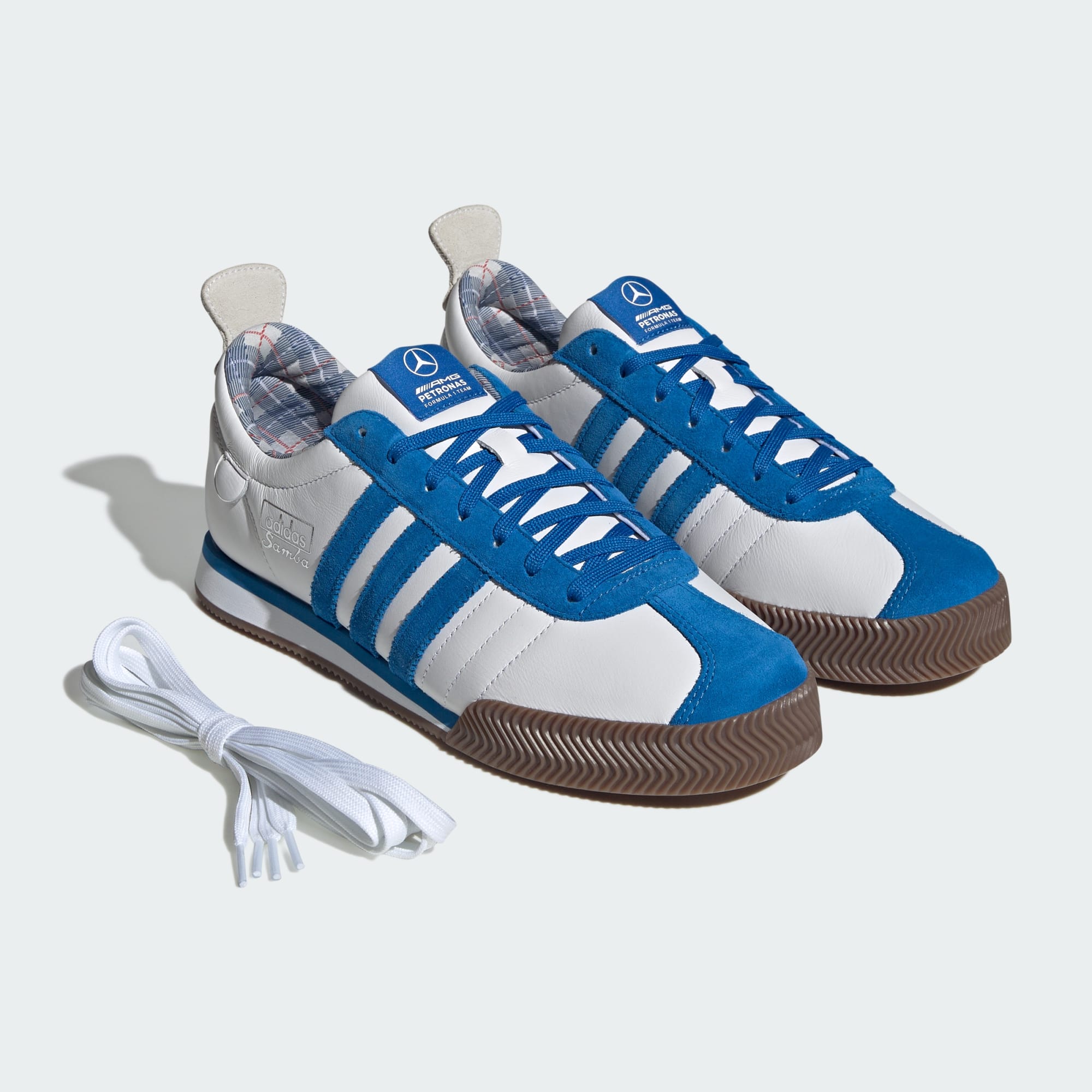 메르세데스 - AMG F1 팀 삼바 62 SUPER - Cloud White / Blue Bird / Gum