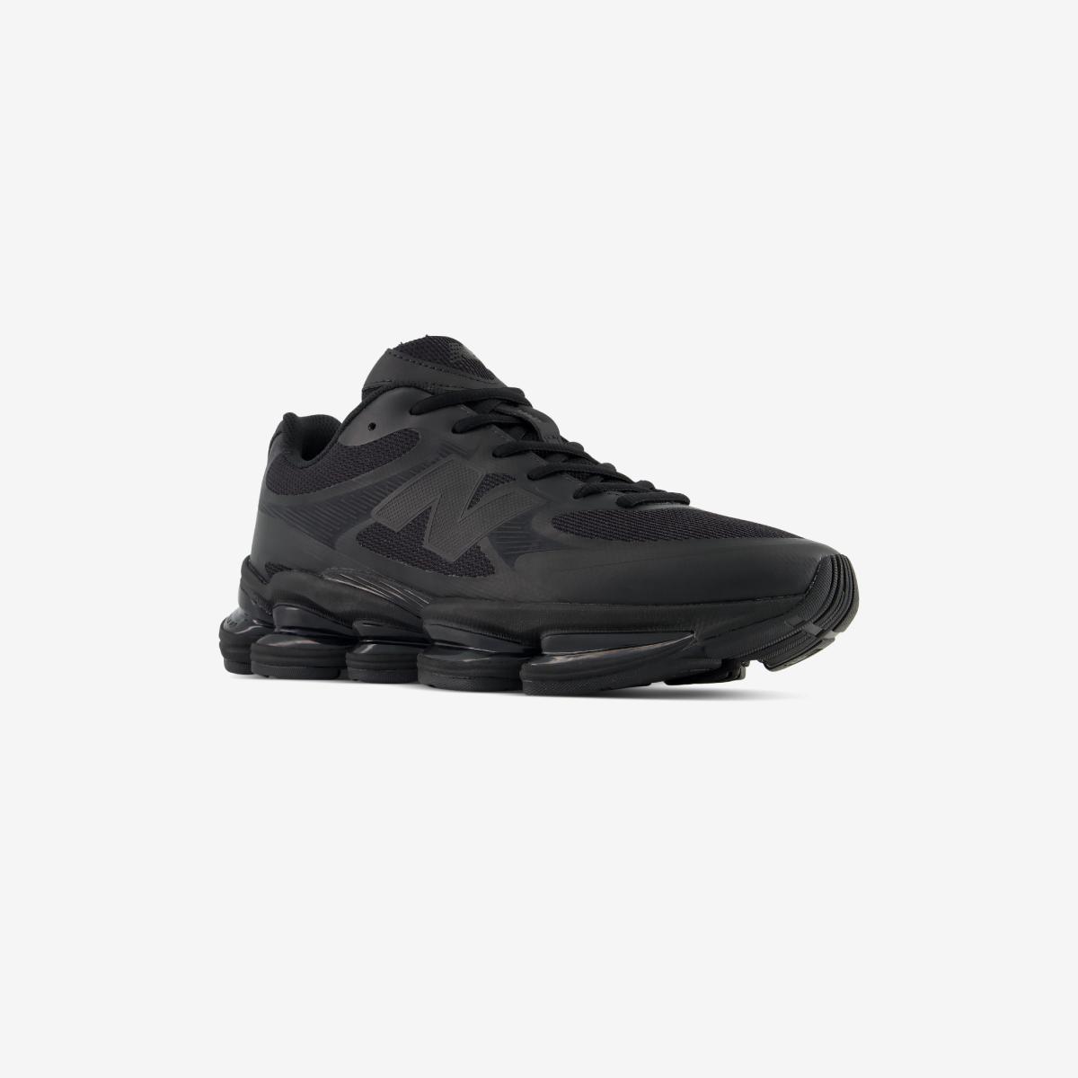 U20005L0 - Black
