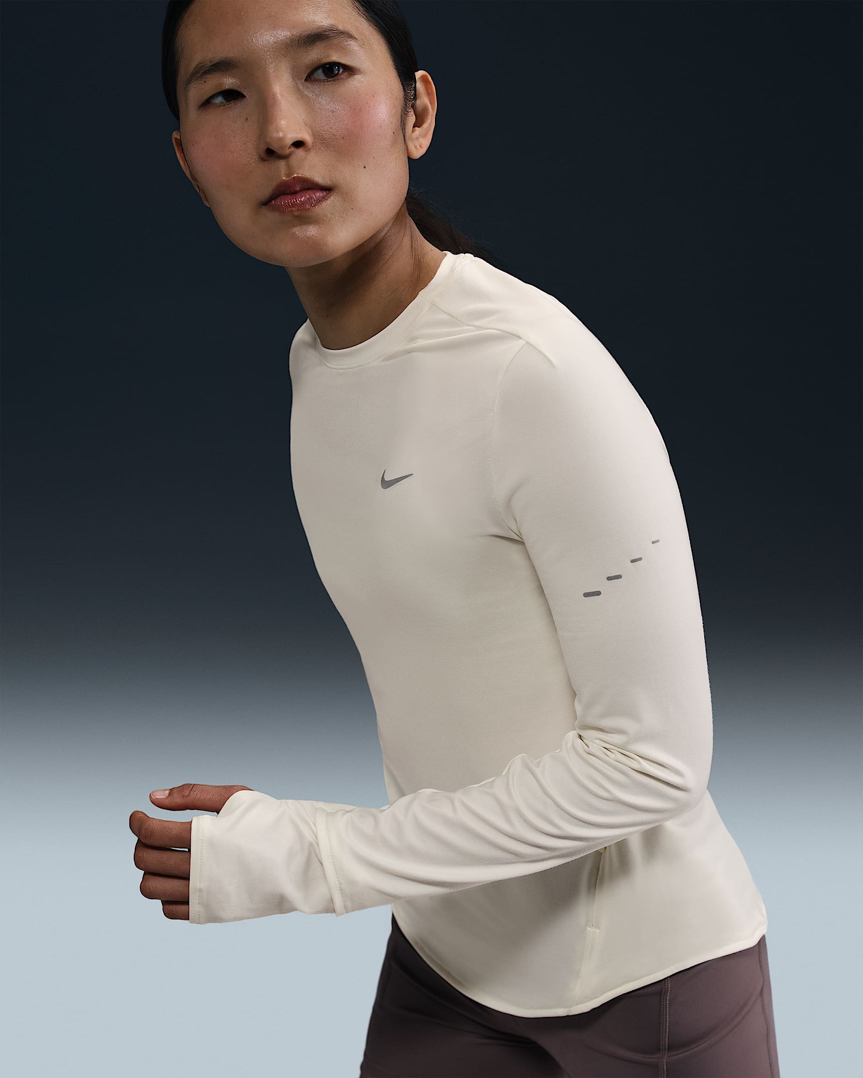 나이키 스위프트 여성 드라이 핏 UV 긴팔 크루넥 러닝 탑 - 세일
