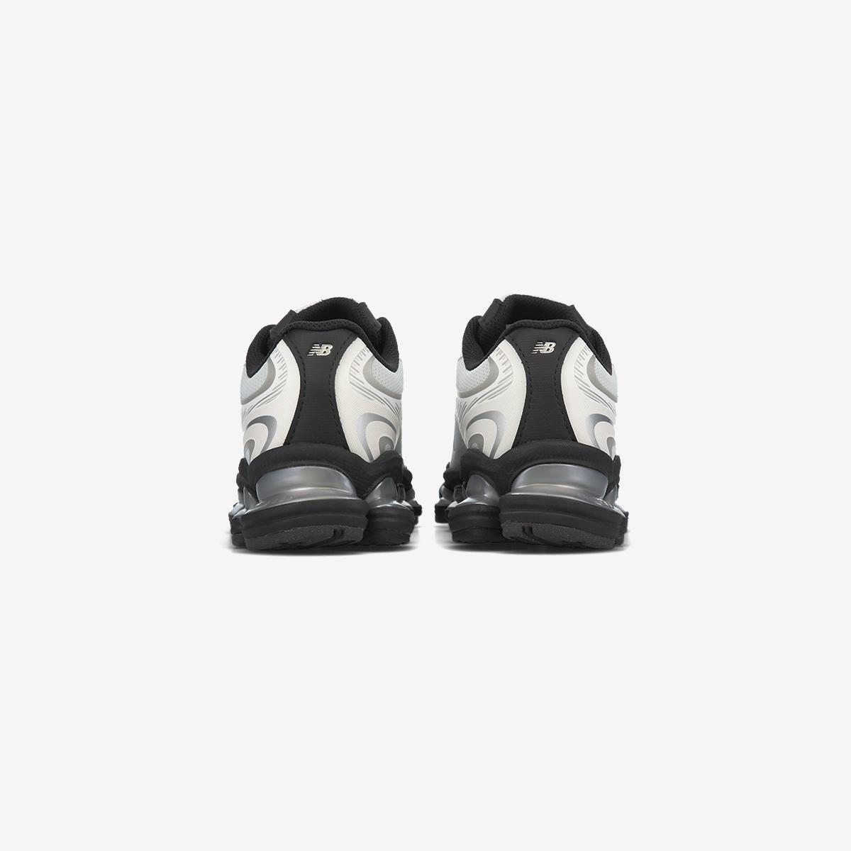 U20007TW - Silver