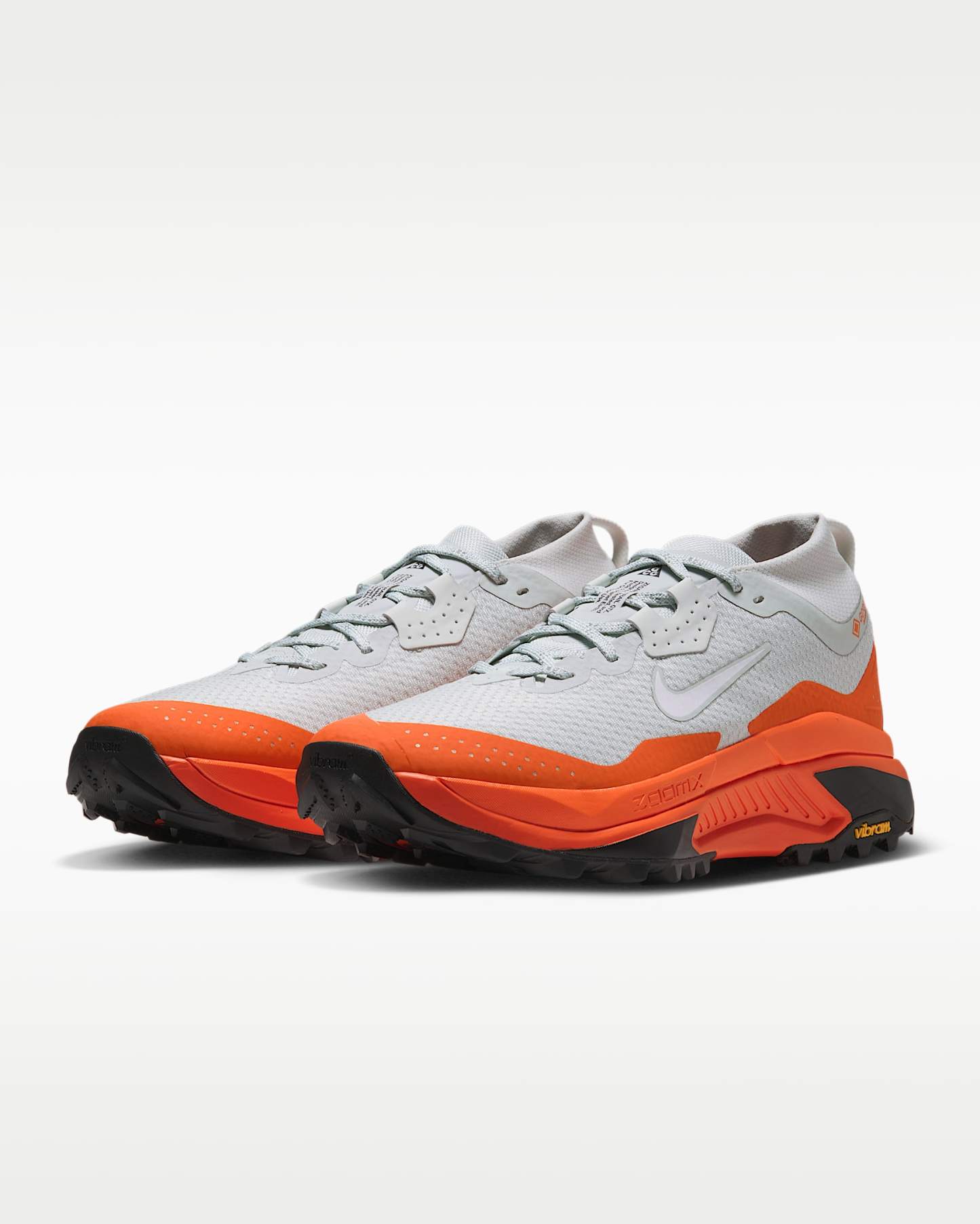 나이키 ACG 제가마 트레일 GORE-TEX 남성 워터프루프 트레일 러닝화 - 라이트 실버/세이프티 오렌지/블랙/서밋 화이트