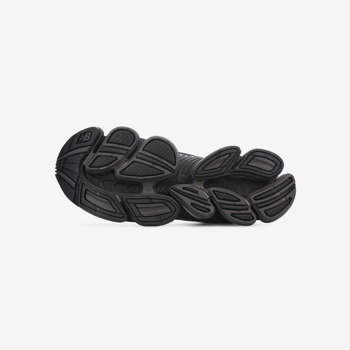 U20007TW - Black