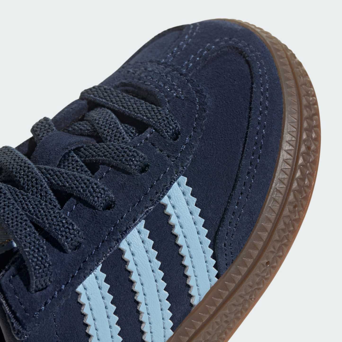 핸드볼 스페지알 컴포트 클로저 EL - Collegiate Navy / Clear Sky / Gum - JI2899 - Detail View 1