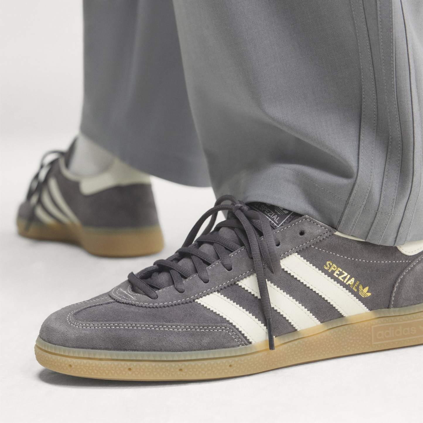 핸드볼 스페지알 - Grey Strata / Off White / Gum - KZ6705 - HeroMrktng View 7