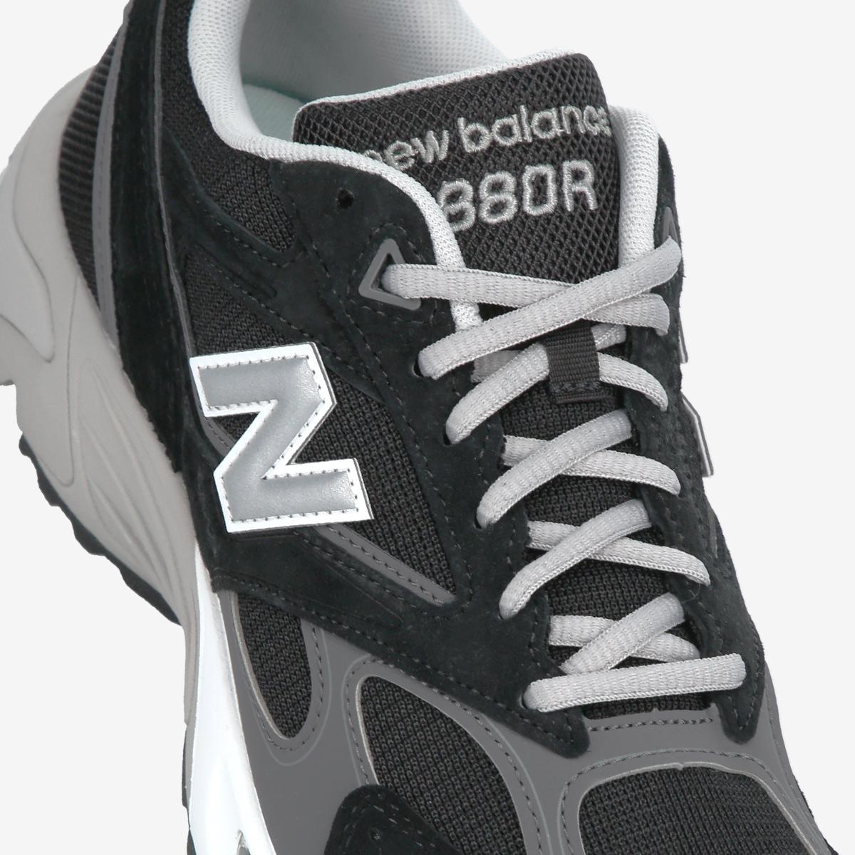U880R3TR - Black
