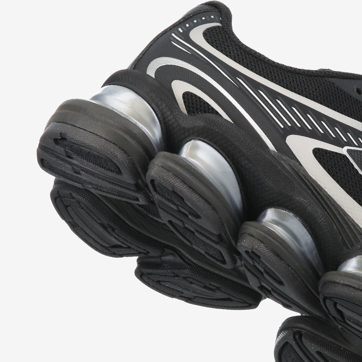U20007TW - Black