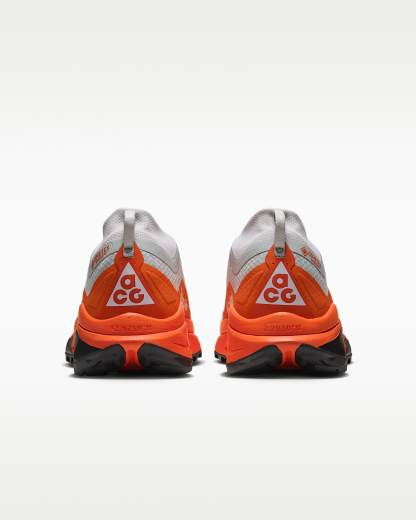 나이키 ACG 제가마 트레일 GORE-TEX 남성 워터프루프 트레일 러닝화 - 라이트 실버/세이프티 오렌지/블랙/서밋 화이트