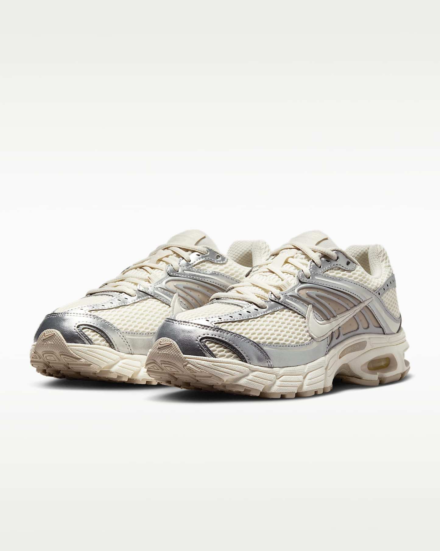 나이키 에어맥스 모토 2K 반사 디자인 액센트 여성 신발 - 페일 아이보리/메탈릭 실버/라이트 오어우드 브라운/세일