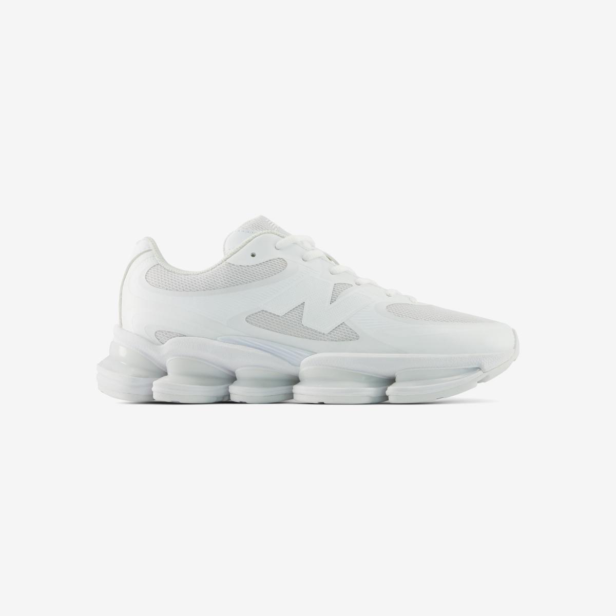 U20005L0 - White
