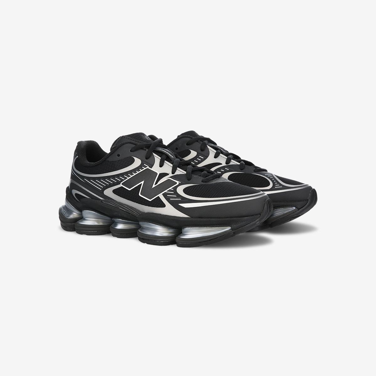 U20007TW - Black