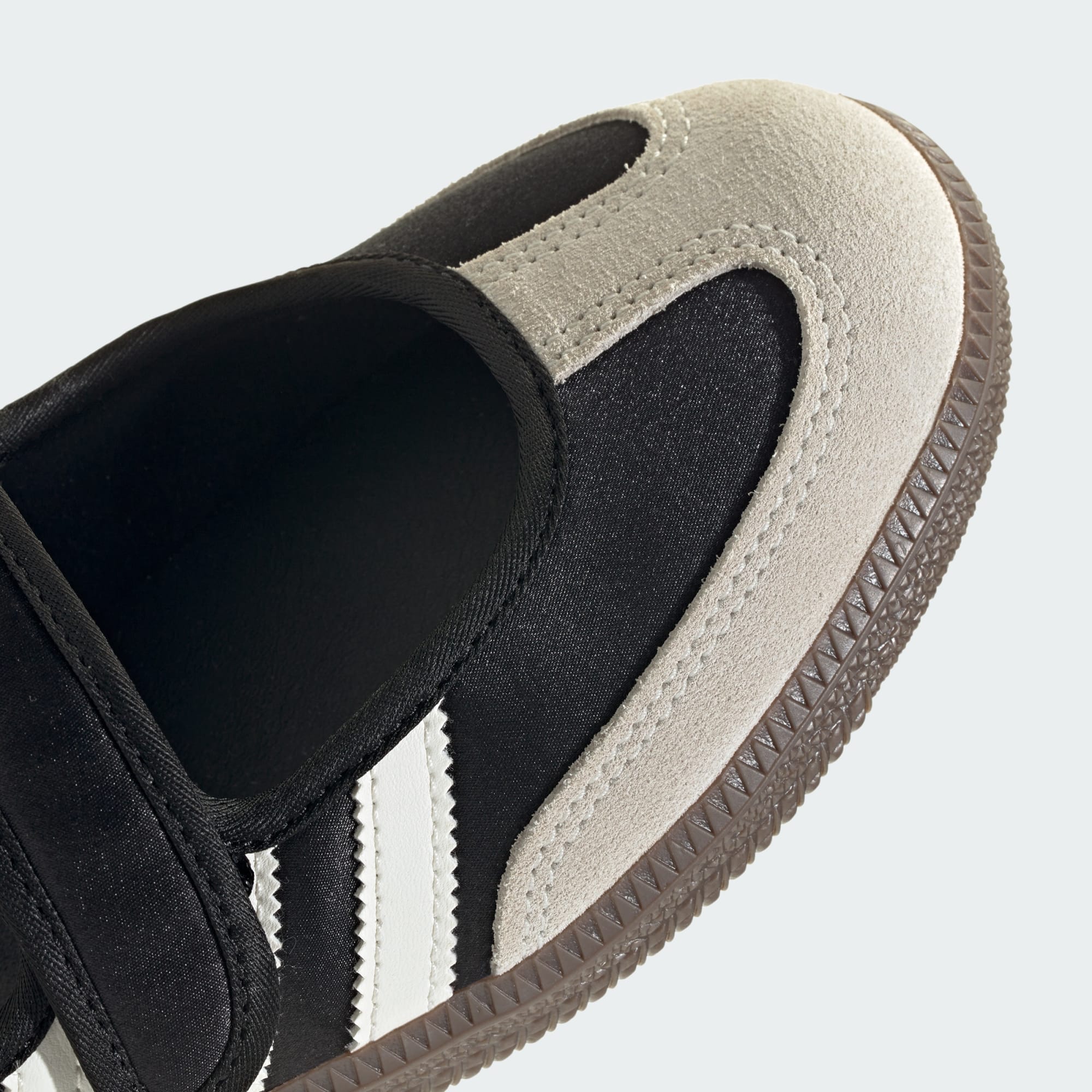 삼바 제인 - Core Black / Off White / Gold Metallic