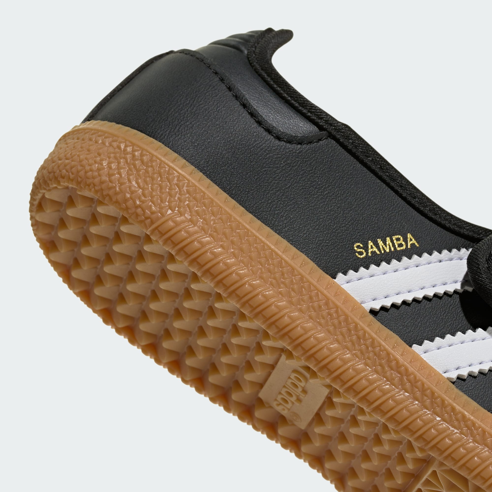 삼바 제인 - Core Black / Cloud White / Gum
