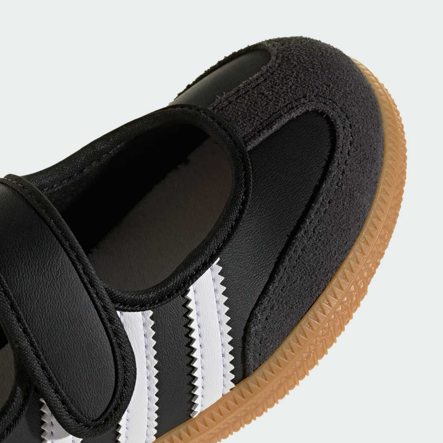 삼바 제인 - Core Black / Cloud White / Gum