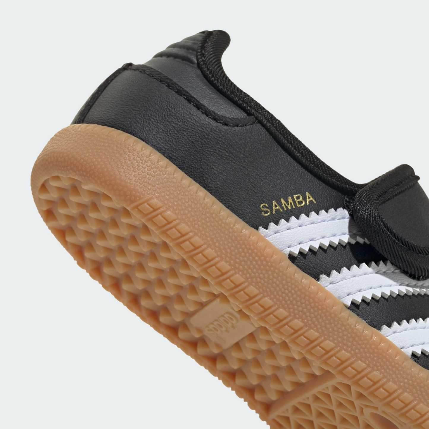 삼바 제인 - Core Black / Cloud White / Gum