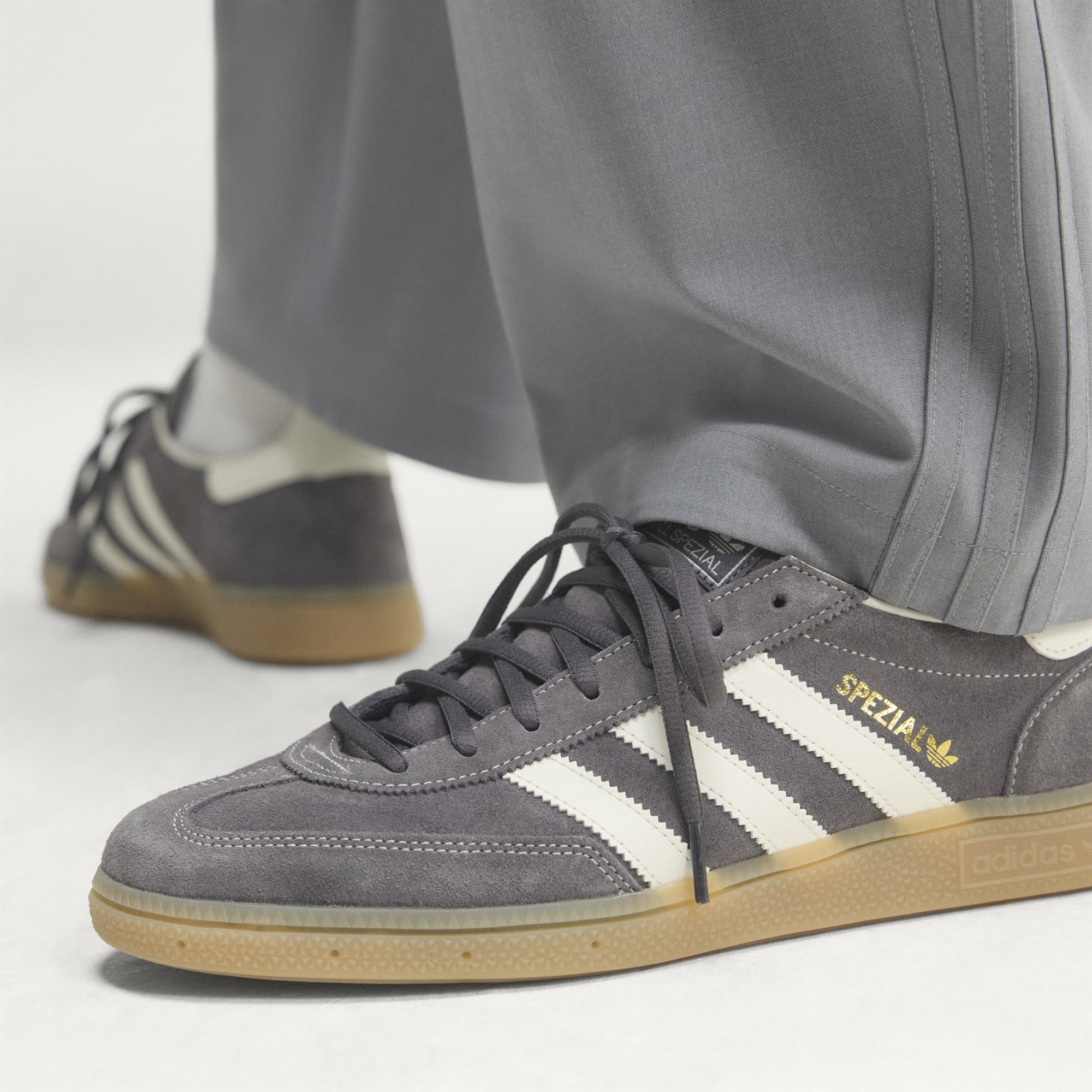 핸드볼 스페지알 - Grey Strata / Off White / Gum - KZ6705 - HeroMrktng View 7