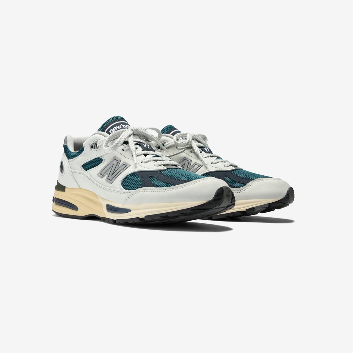 U991VO2 - White