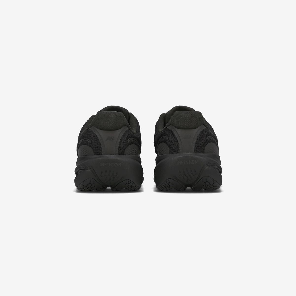 1080 V15 (남성, 4E) - Black