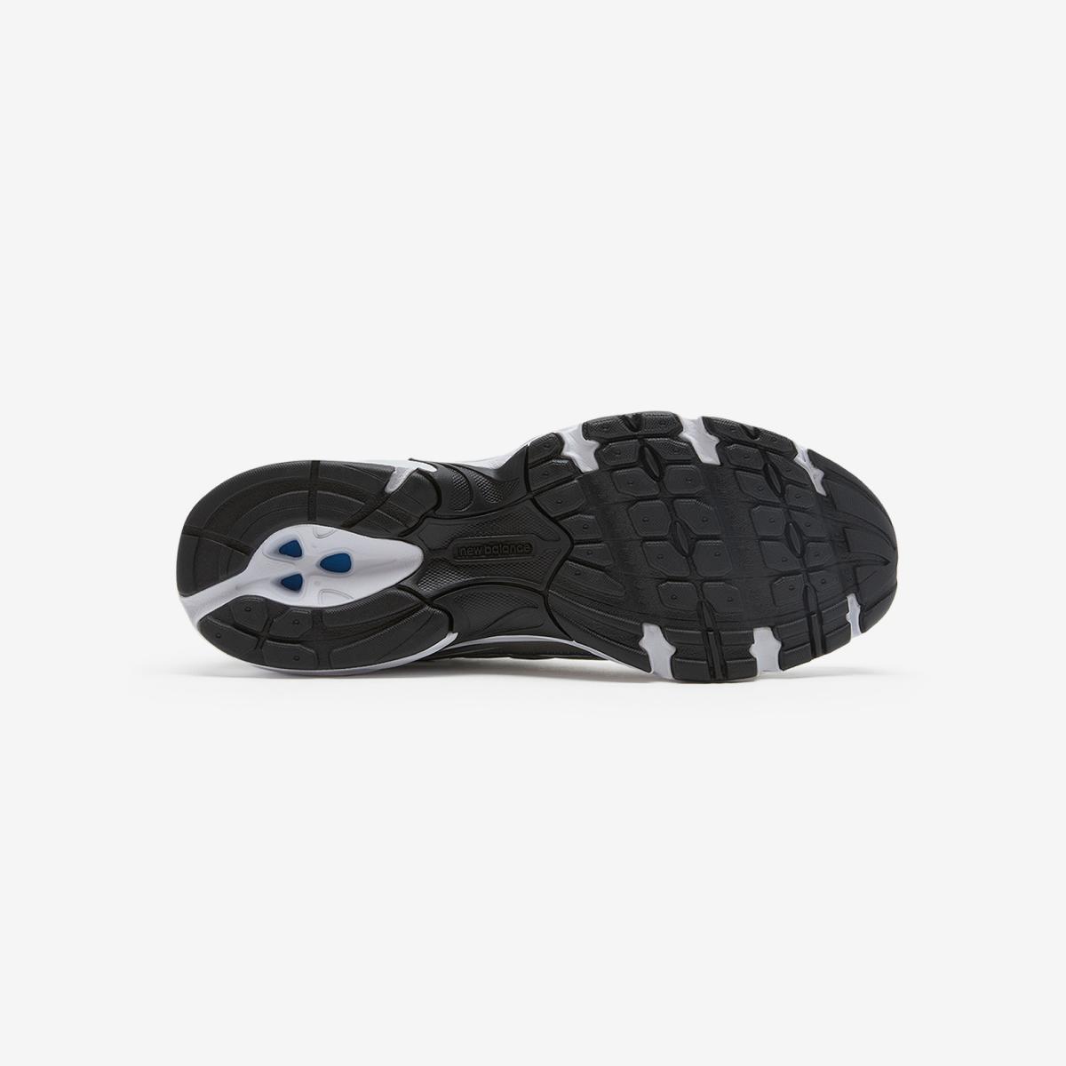 U740BM2 (BLACK SILVER) - Silver