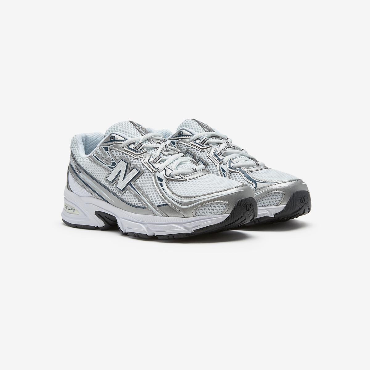 U740BM2 (BLACK SILVER) - Silver