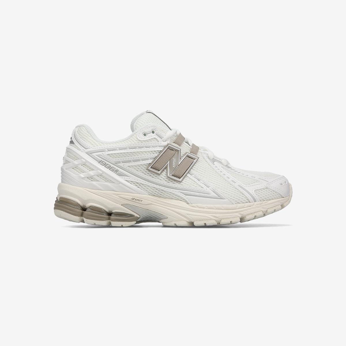 U1906980 - White